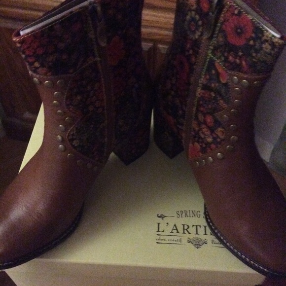 L’Artiste  Leather floral Boots NIB Gorgeous - Picture 4 of 4